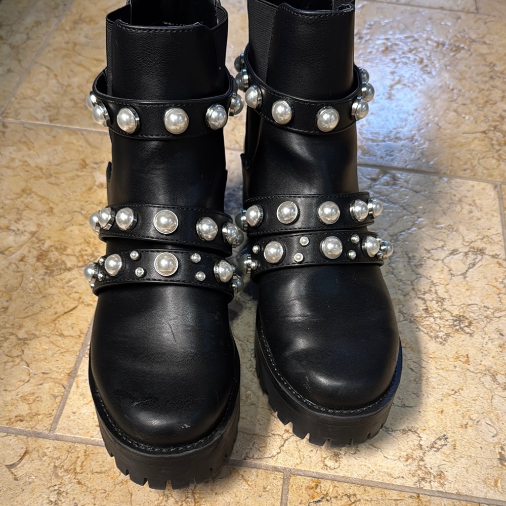 Black Pearl-Studded Women's Boots